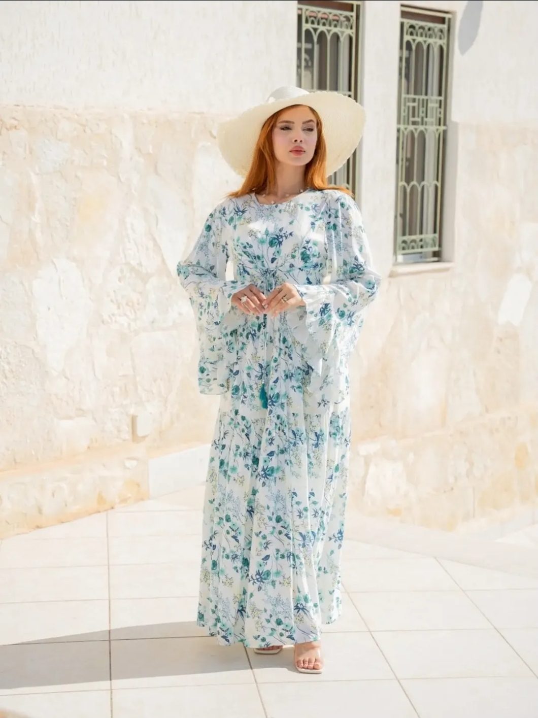 Robe longue fleurie de la collection d'été MIRACLE