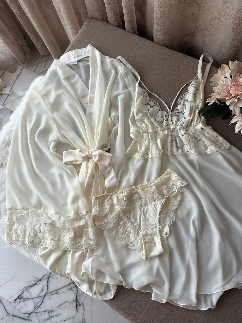 Trousseau ivoire de lingerie fine MIRACLE