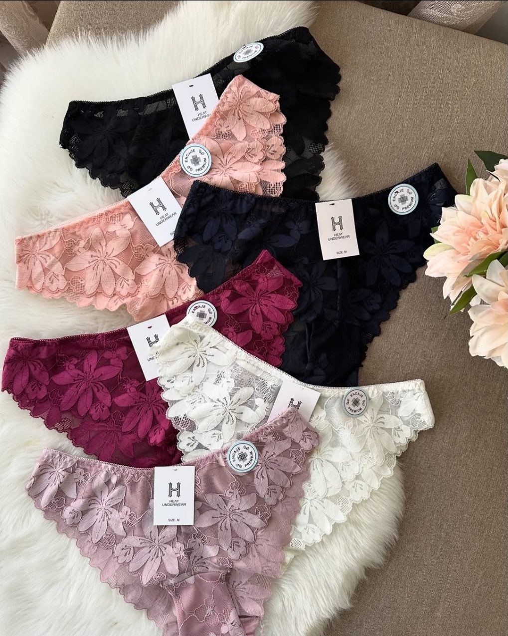 Slips en dentelle florale de plusieurs coloris